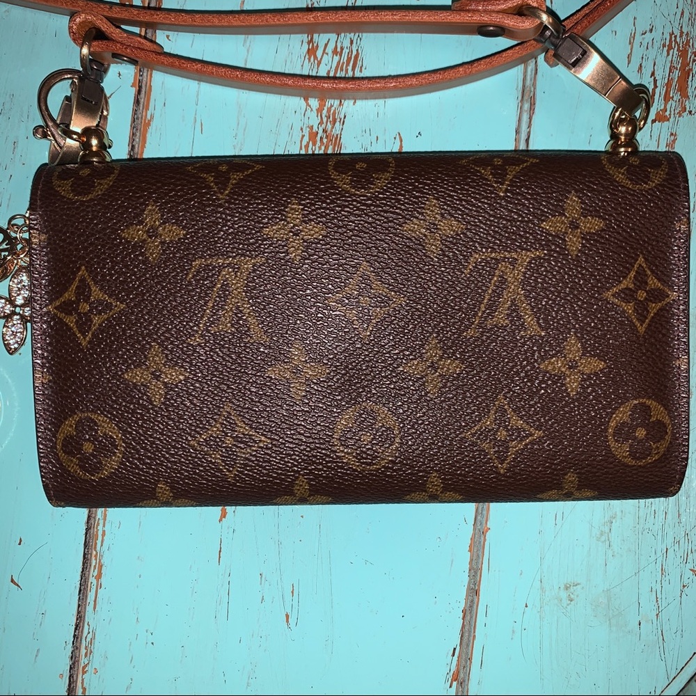 Louis Vuitton Vintage Wallet on Chain Crossbody - Picture 8 of 13